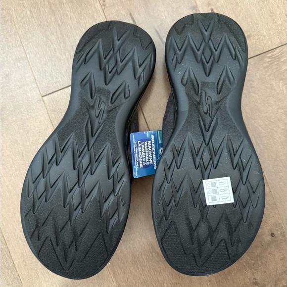 Skechers On The Go 600 Machine Washable Flip Flops black and grey- size 10 NIB - Picture 6 of 11
